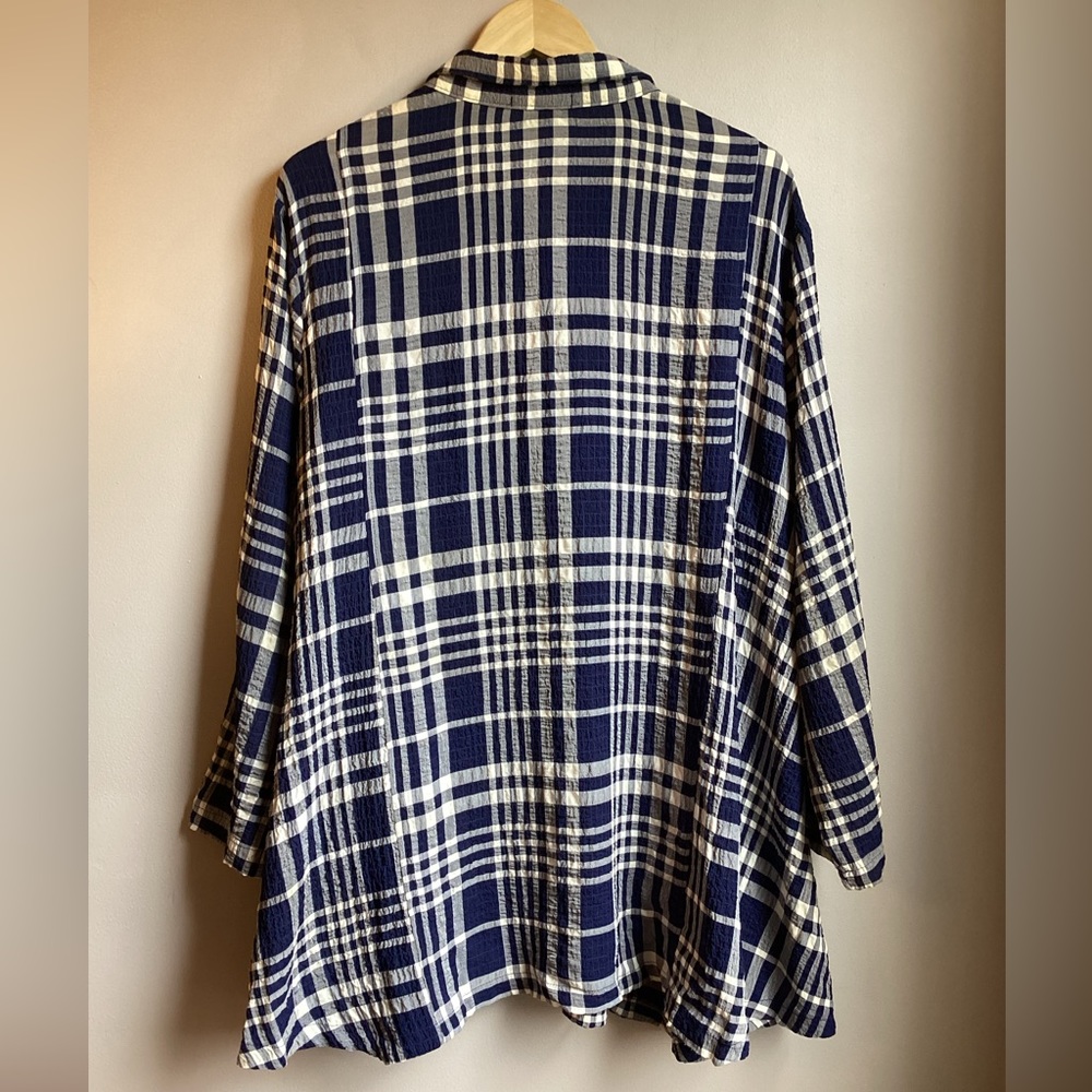 Trisha Tyler Button down - Picture 3 of 11